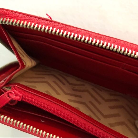 Via Spage Red Zip Around Wallet - Picture 5 of 6